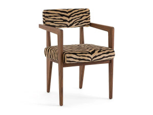 Мягкий тканевый стул с подлокотниками