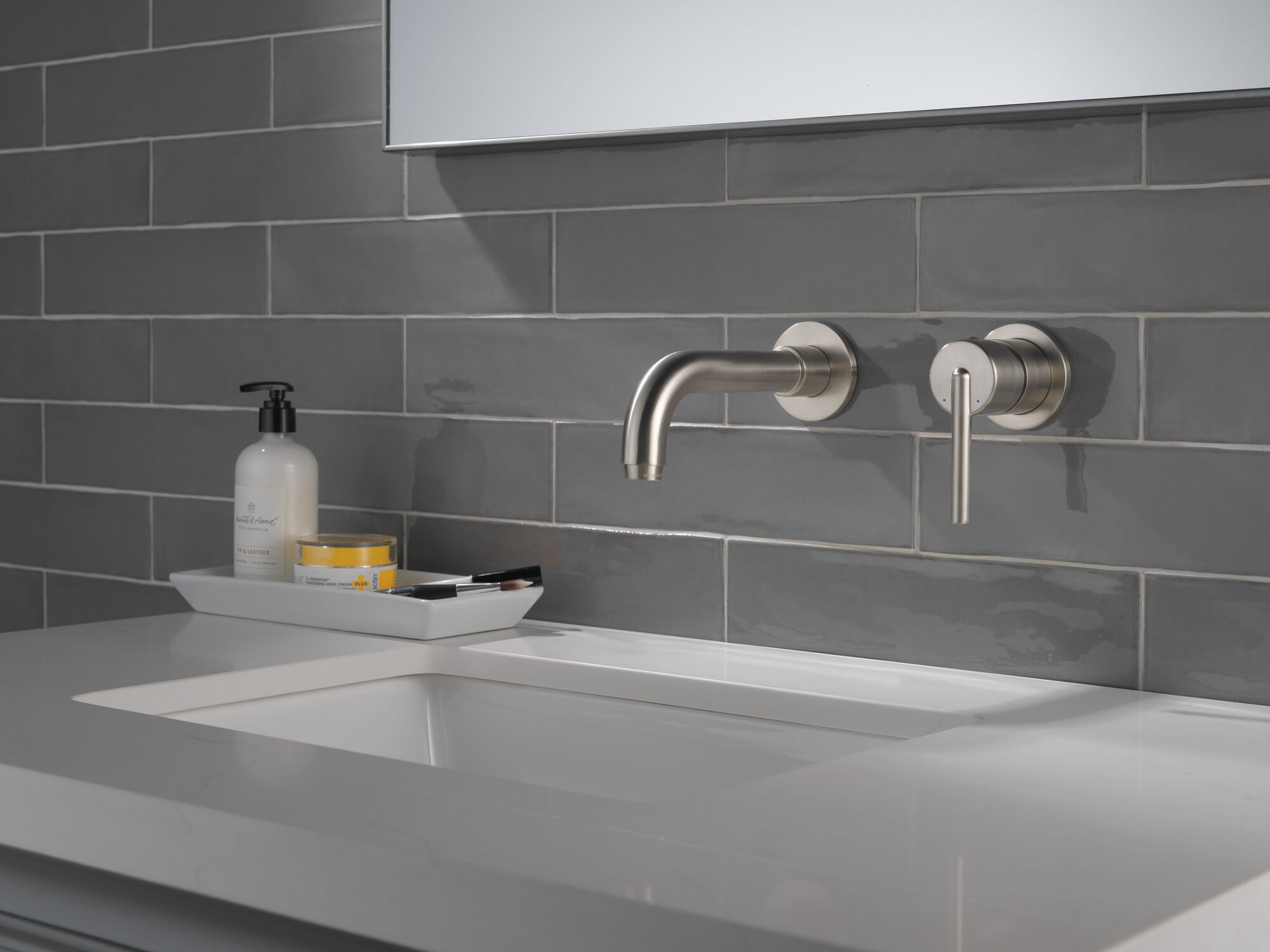 T3559LF-SSWL Накладка для смесителя для ванной комнаты с одной ручкой на стене Delta Faucet Trinsic Нержавеющая сталь  - Вид №3