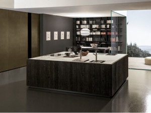 Дубовая кухня со встроенными ручками