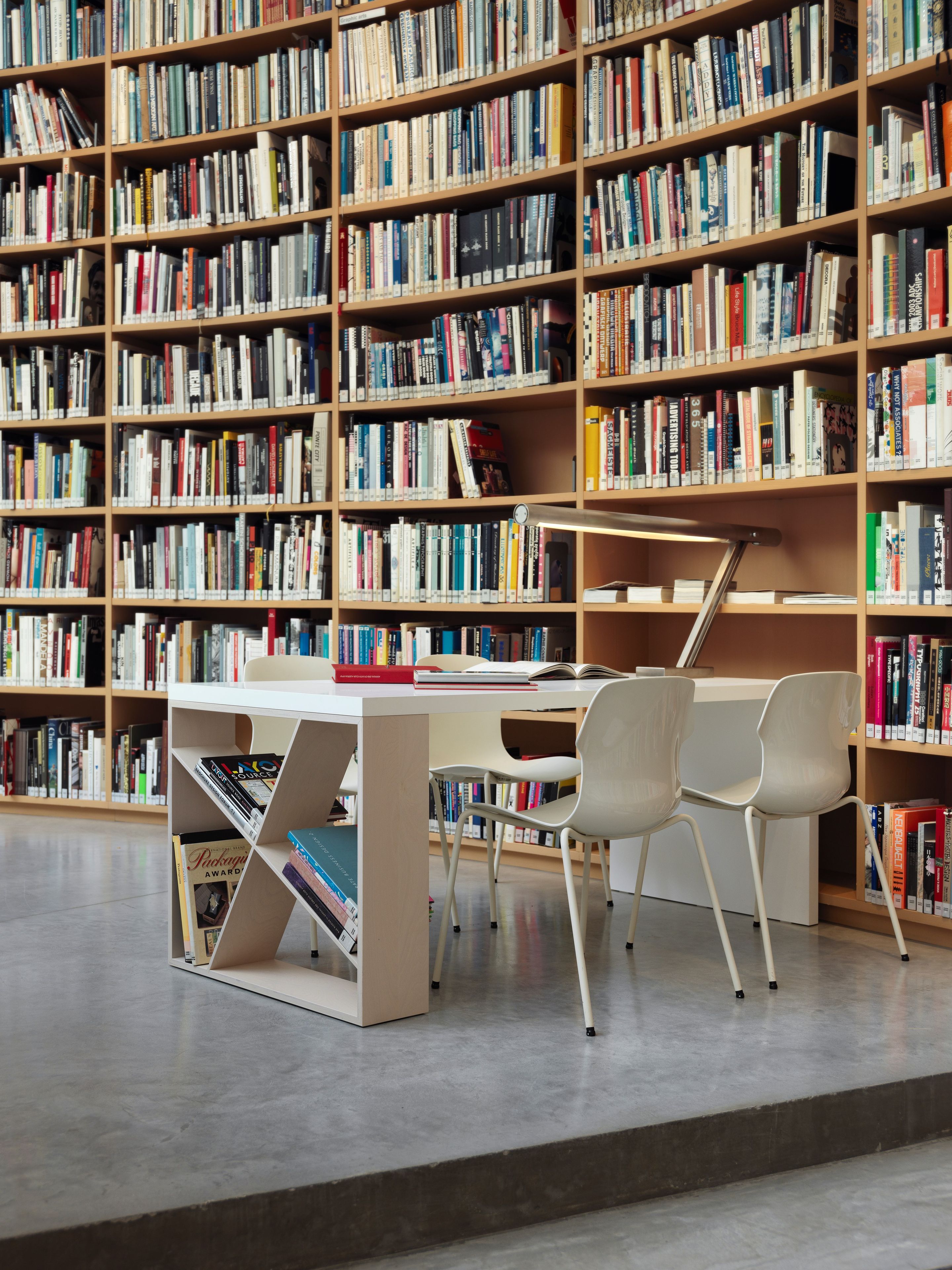 Штабелируемый стул из полипропилена с металлическими ножками Casamania & Horm стерео ARCH-00103595 - Вид №2