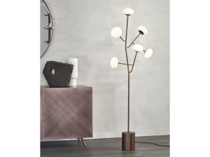 Окрашенный металлический торшер