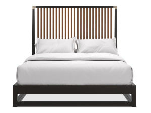 Деревянная кровать размера "queen-size" с высоким изголовьем