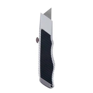 Нож с выдвижным сегментированным лезвием XD7 18 мм