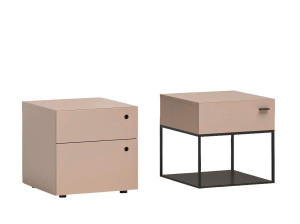 Деревянная тумбочка с ящиками