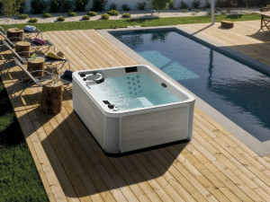 Открытый 3-местный мини-бассейн с хромотерапией