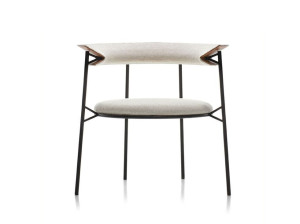 Мягкий стул с подлокотниками