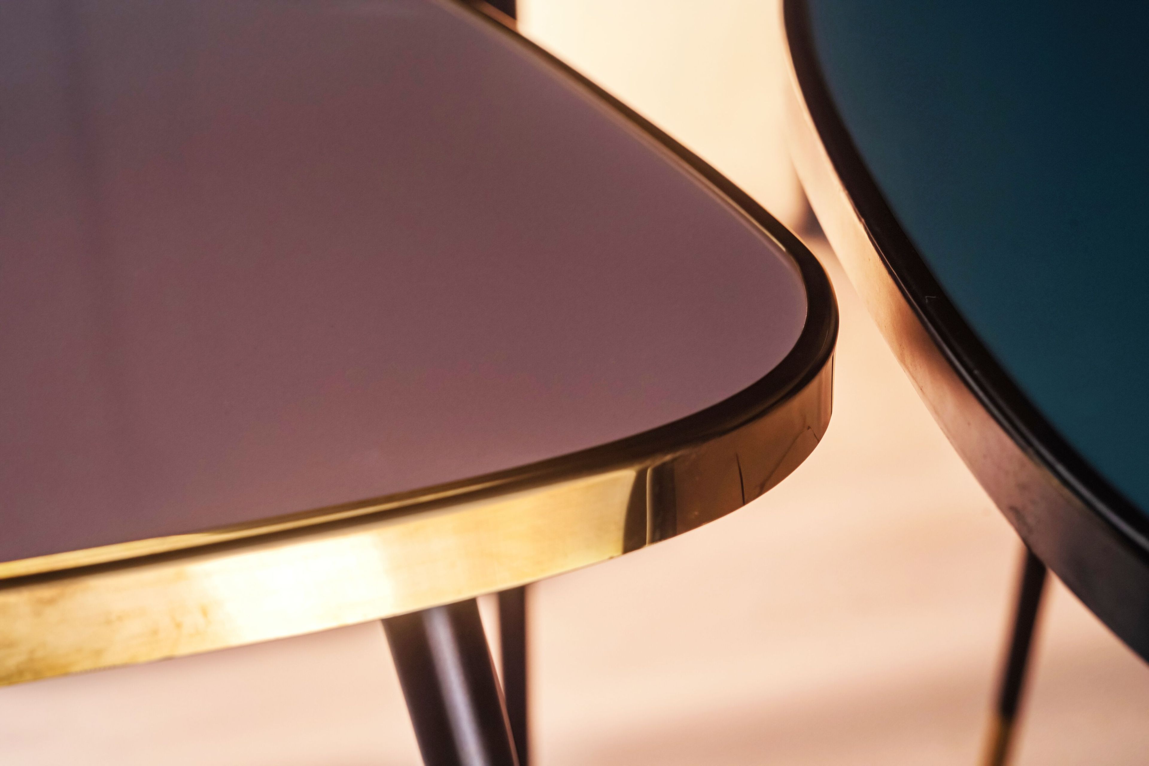 Журнальный столик из ламинированного стекла с полированным латунным профилем Jover+Valls Antique Boutique-Twist ARCH-00039988 - Вид №22