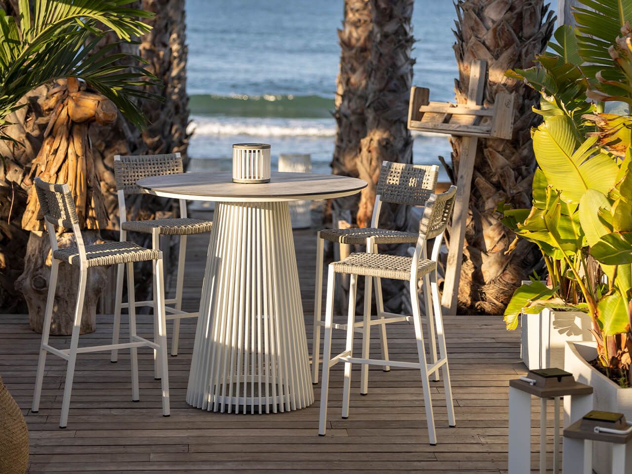 Высокий яркий стол в HPL Les Jardins® Halo ARCH-00076326 - Вид №1