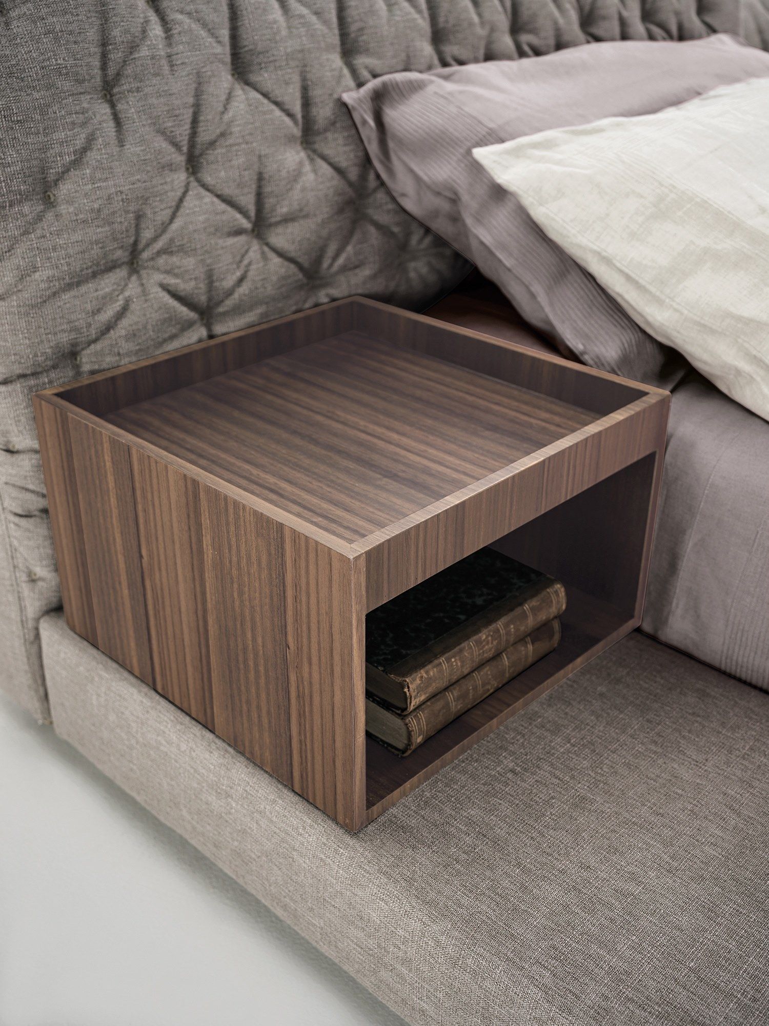 Двуспальная кровать с капитонным изголовьем Frigerio ARCH-00109142 - Вид №3