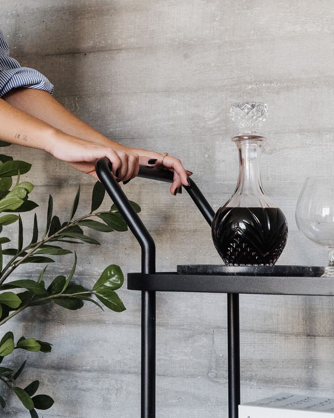 Тележка для еды из мрамора и металла Maami Home BARI ARCH-00109994 - Вид №1