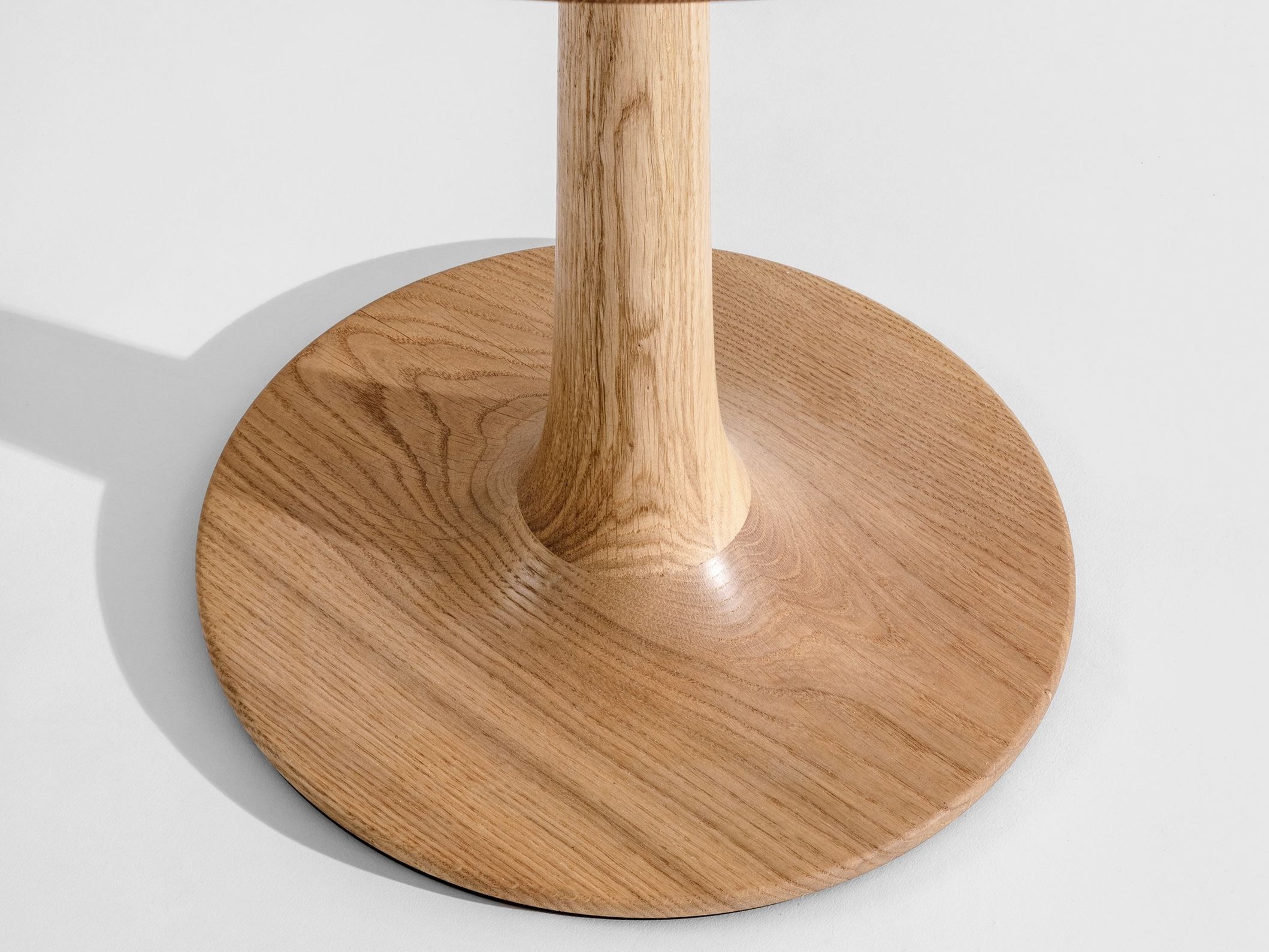 Деревянный круглый низкий журнальный столик ZEITRAUM Turntable ARCH-00104009 - Вид №9