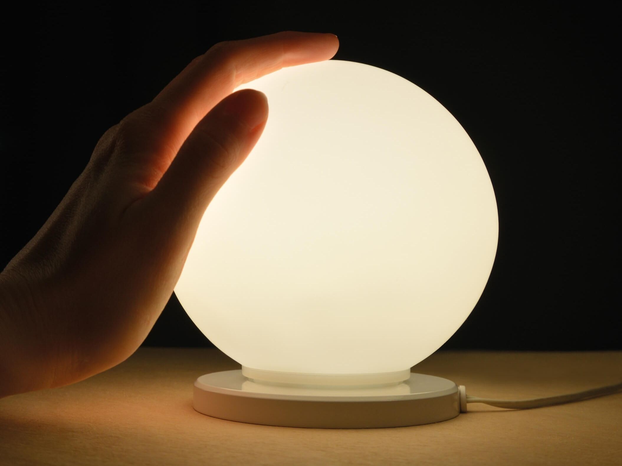 Светодиодная настольная лампа из дутого стекла Brillamenti ZBowl ARCH-00118236