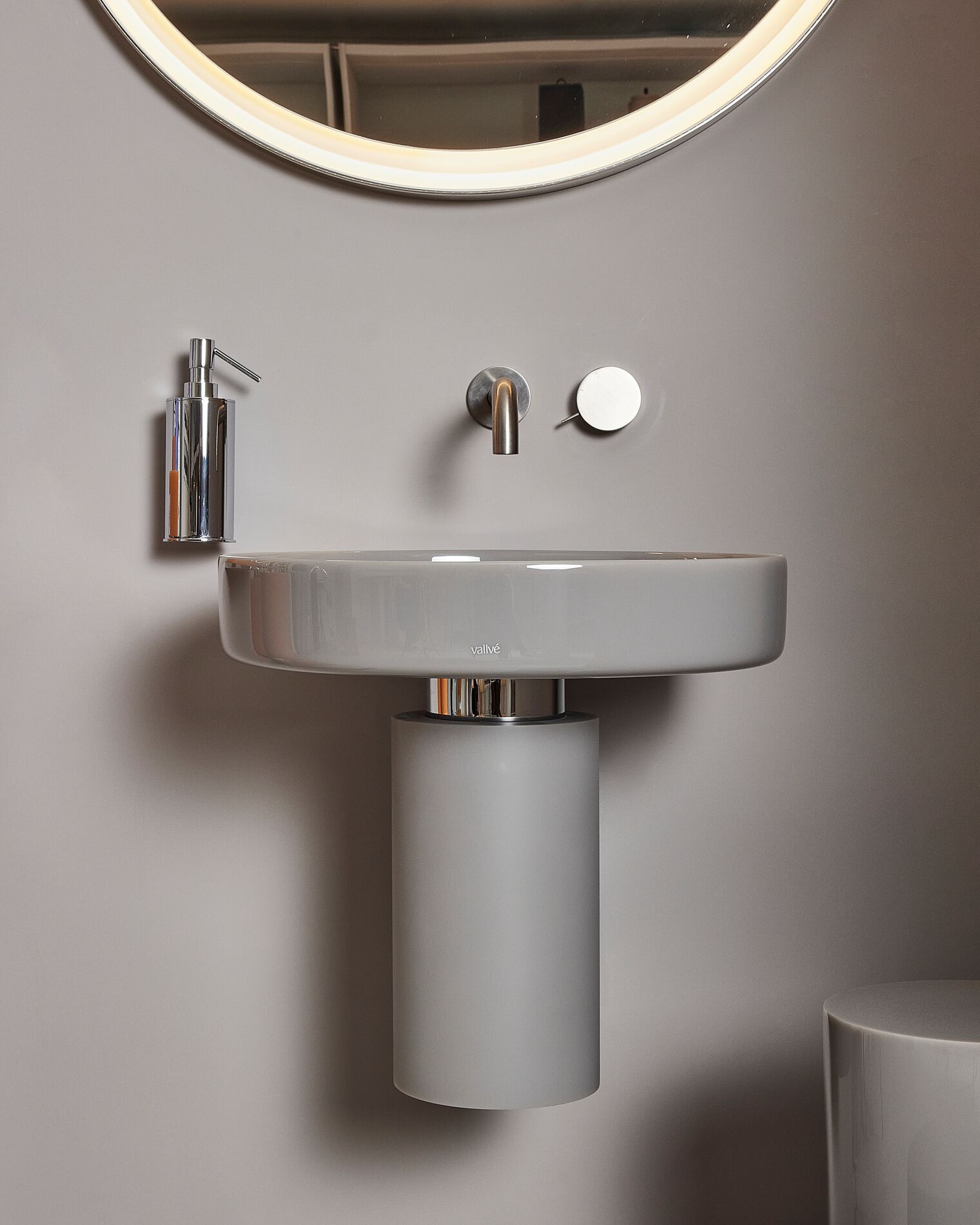 Круглый подвесной умывальник из смолы Vallvé NILO ARCH-00088540 - Вид №3