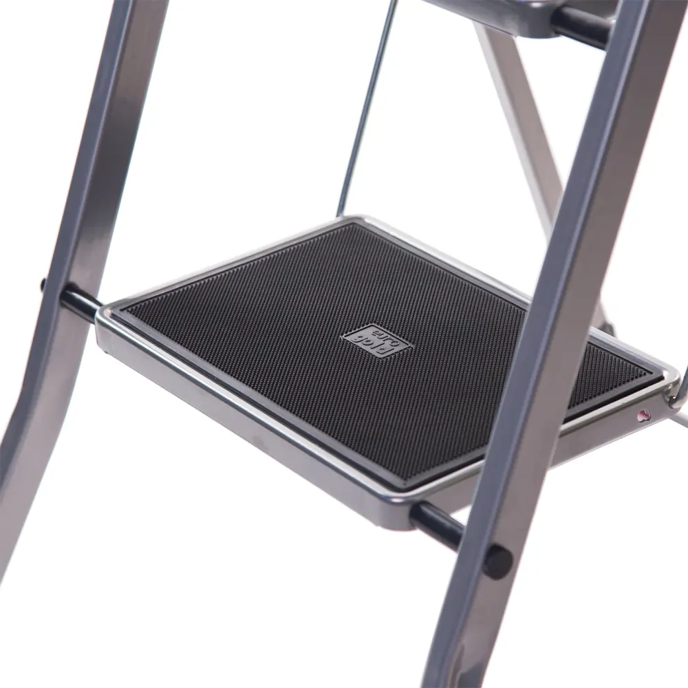 Стремянка стальная Eurogold с резиновым ковриком 2 ступени Santreyd STLM-2188564 - Вид №2