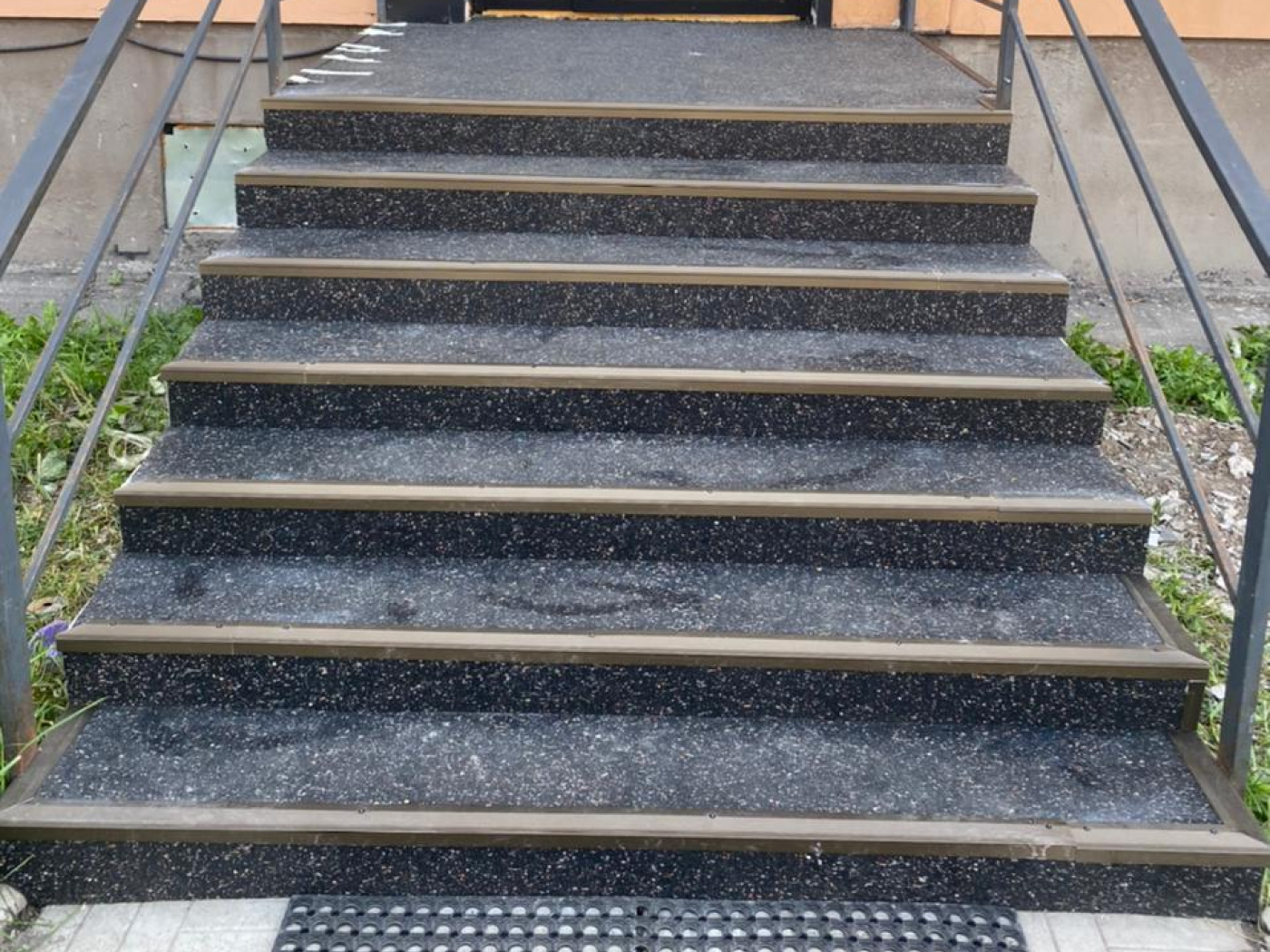 6.3.4AS.2Bg Противоскользящие накладки на ступени Alegria step и Alegria step waterproof  - Вид №8