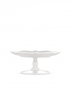 Райзер Алесси одет