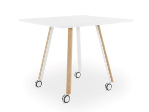 Квадратный ламинированный стол