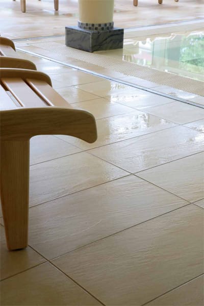 Противоскользящее напольное покрытие из керамогранита Ceramiche Caesar AQUÆ ARCH-00111118 - Вид №2