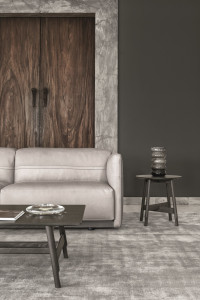 Круглый деревянный журнальный столик