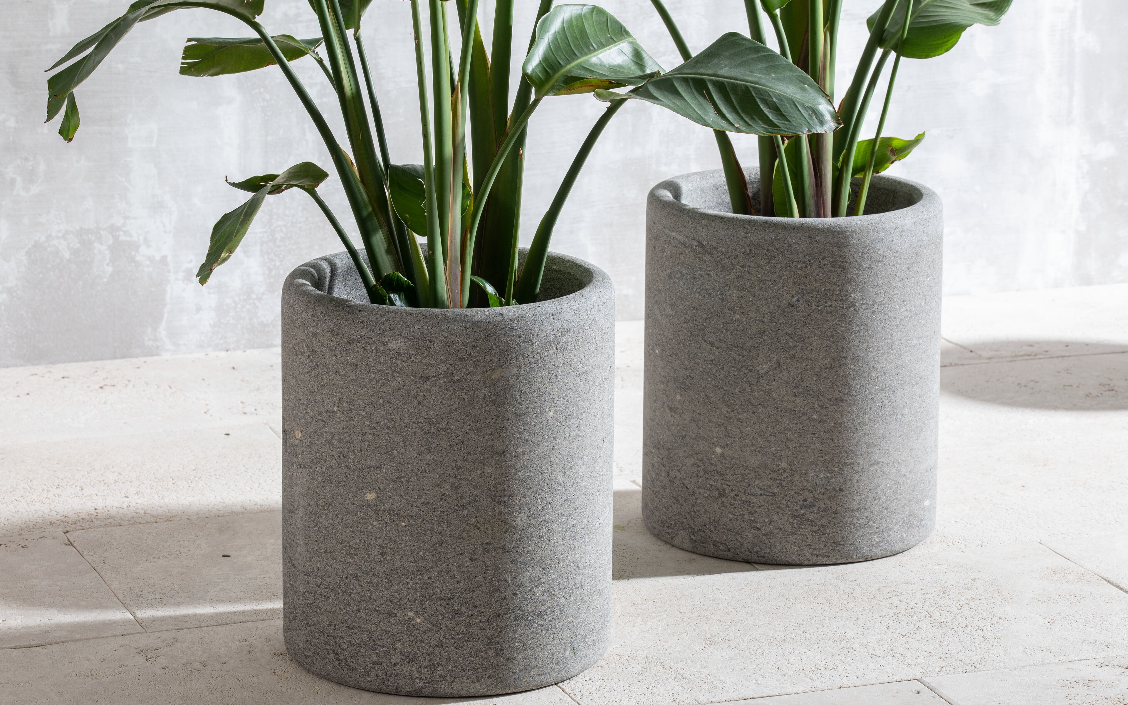 Круглый садовый горшок из пеперино VELTHA® Lapis ARCH-00047464 - Вид №2