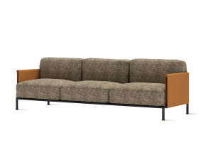 Тканевый или кожаный диван с кожаными подлокотниками