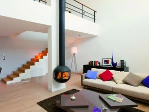 Focus creation Настенный стальной камин с панорамным остеклением Edofocus