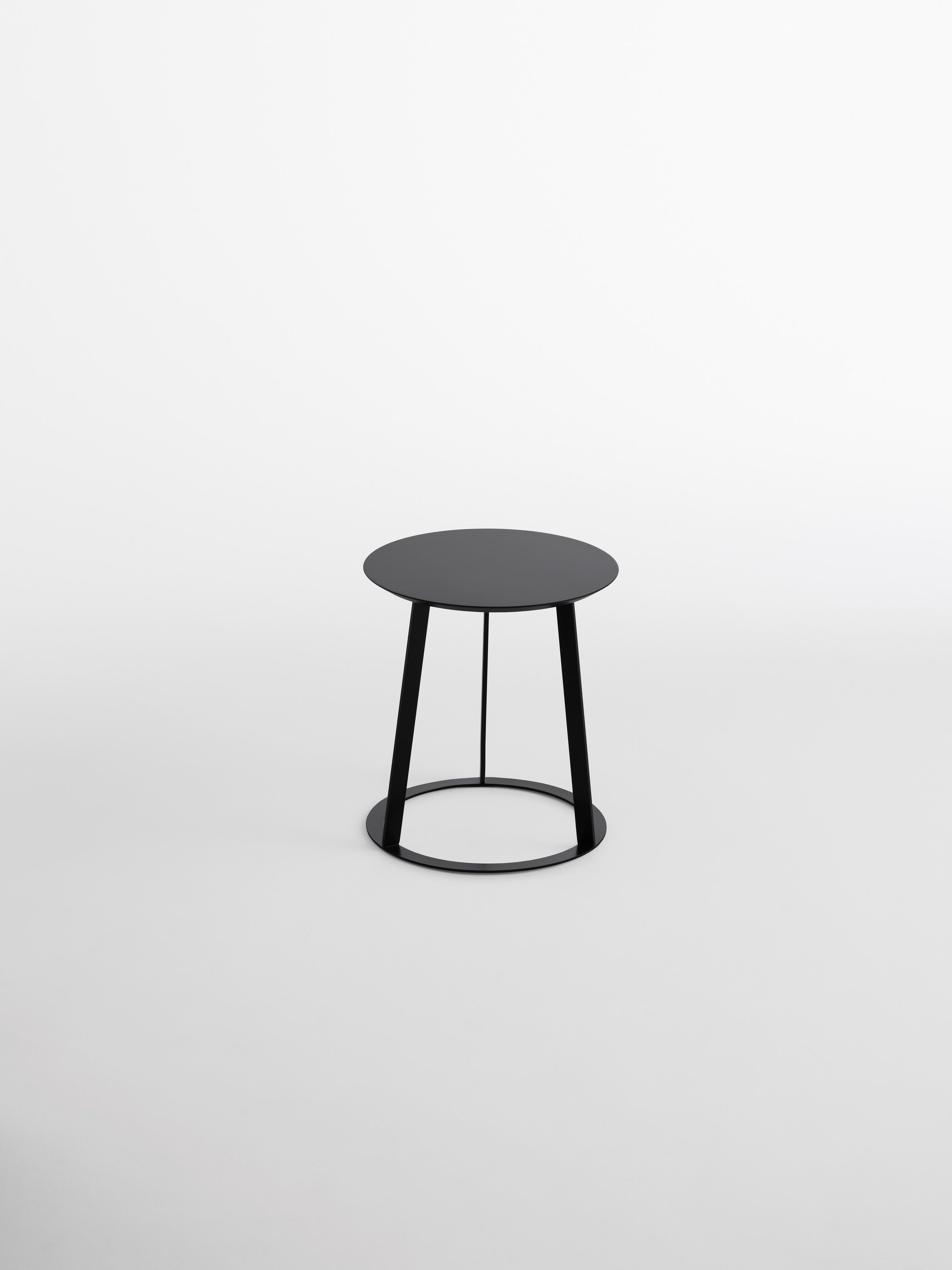 Круглый деревянный журнальный столик для гостиной Casamania & Horm Albino Family ARCH-00077887 - Вид №3