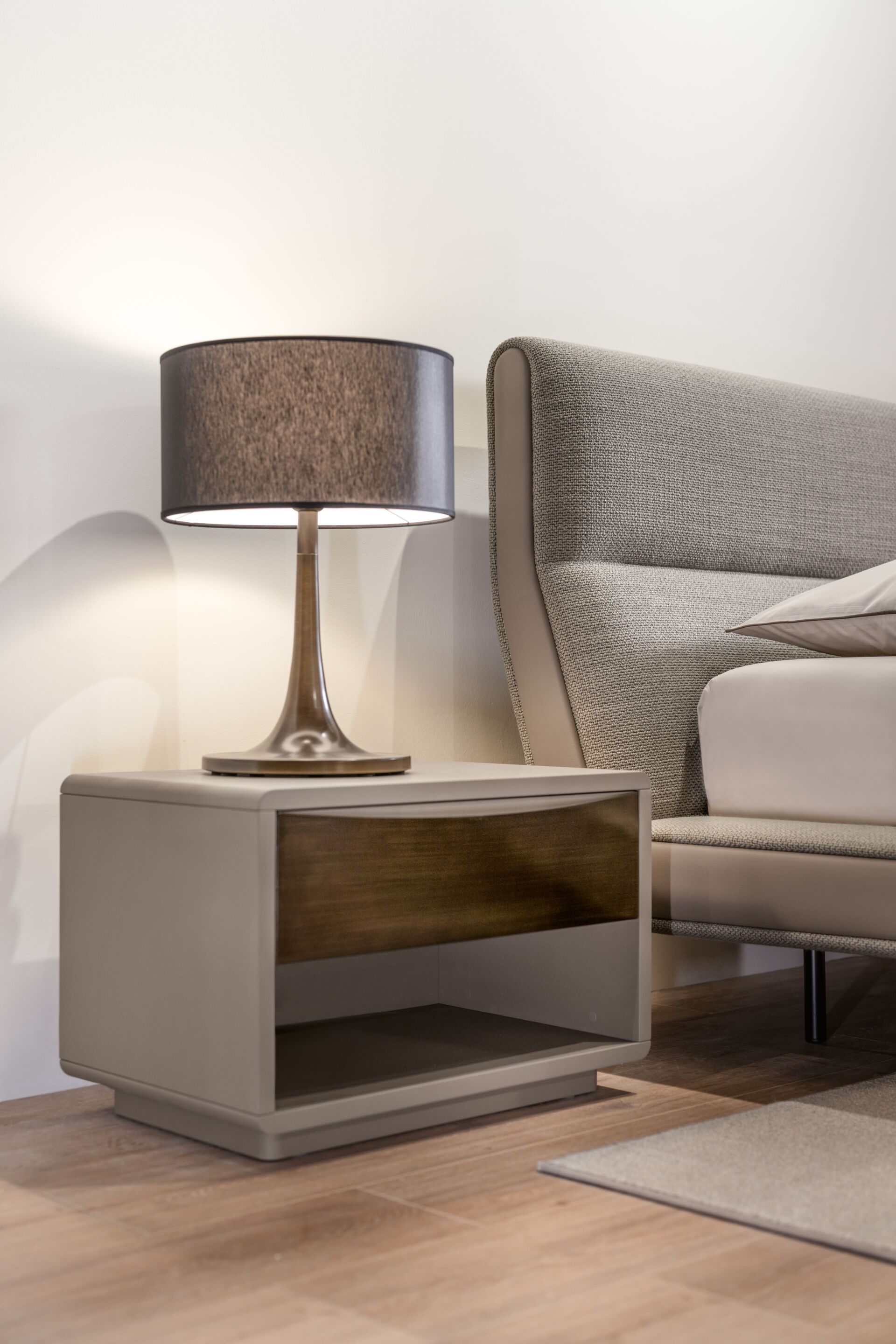 Деревянная прямоугольная прикроватная тумбочка с металлическими ящиками Cantori концепция ARCH-00051572 - Вид №1