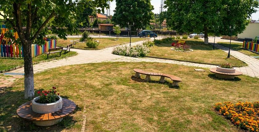 ENCHO ENCHEV - ETE Круглая скамья из бетона со встроенной сеялкой  194  - Вид №3