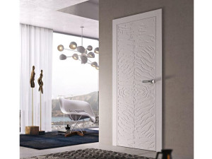 Лакированная распашная дверь