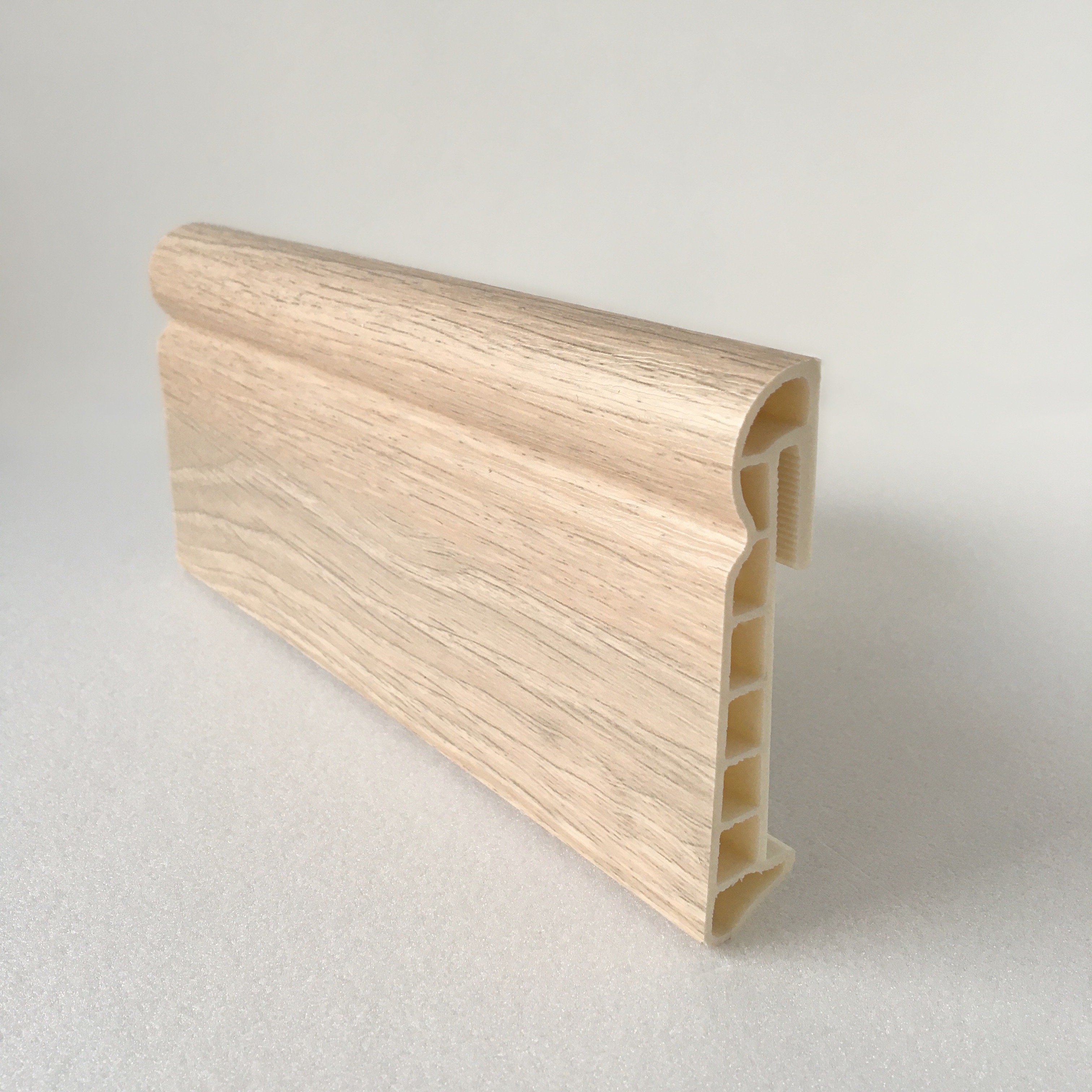 Напольный плинтус  Дуб седой 85мм DEKOR PANEL DP078