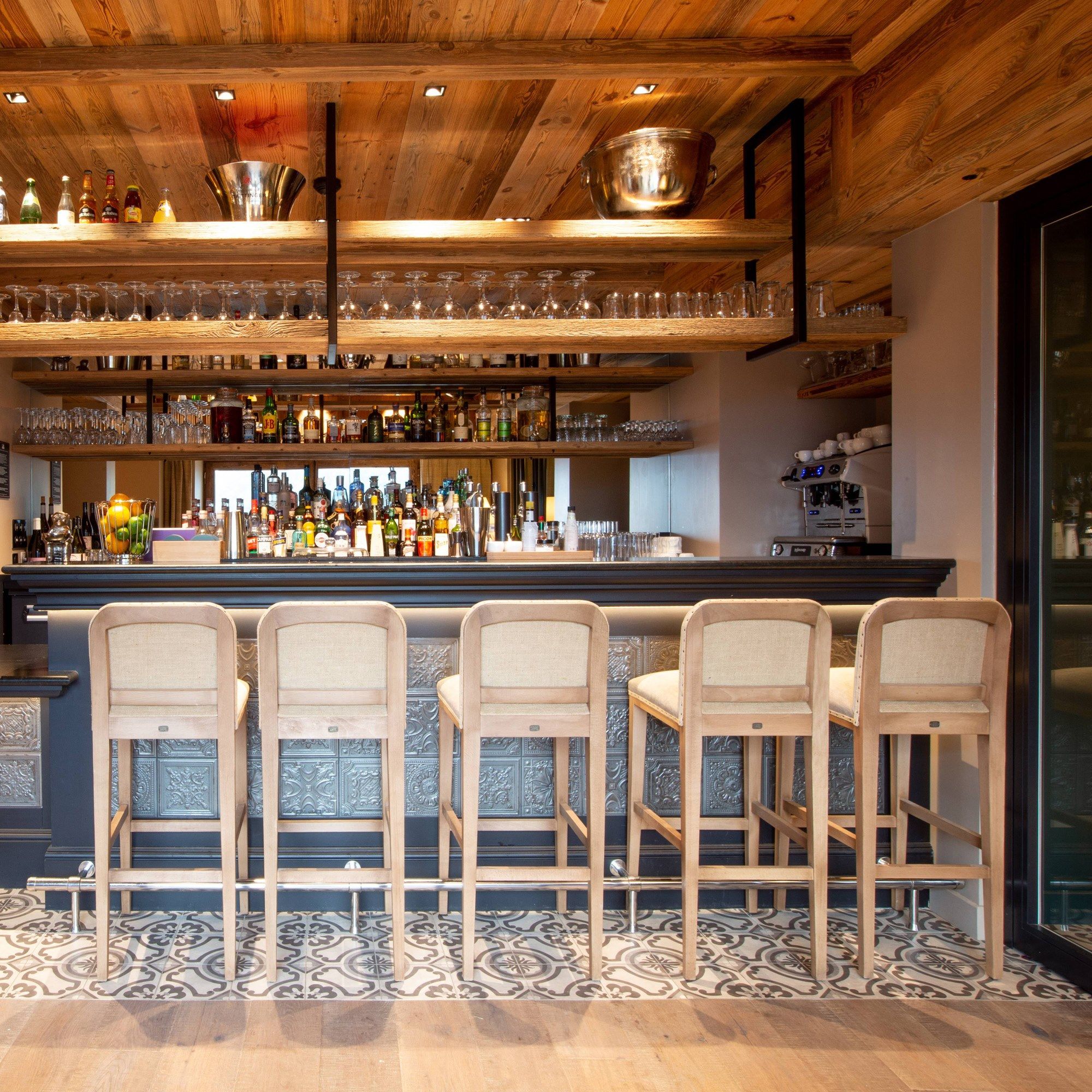 Высокий кожаный табурет с подставкой для ног со спинкой CREARTE COLLECTIONS Mauro ARCH-00055831 - Вид №6