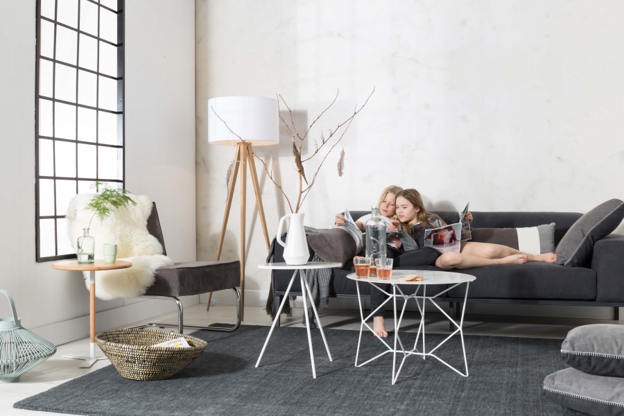 Лампа напольная Tripod Wood, черная с бежевыми ножками Zuiver 5000805 - Вид №4