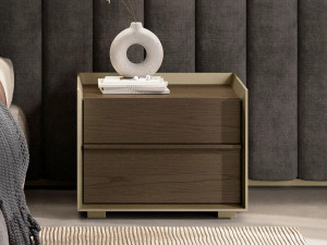 Деревянная прямоугольная тумбочка с ящиками