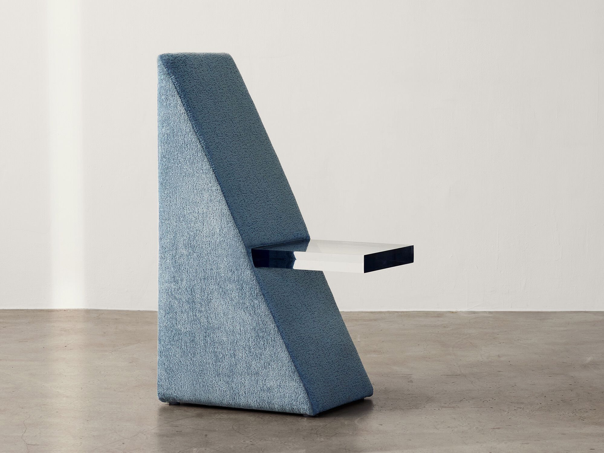 Стул из ткани с прозрачным люцитовым сиденьем Caroline Chao BLOC ARCH-00060139