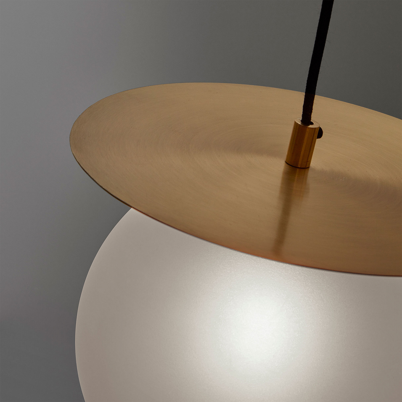 068419 Подвесной светильник Manz латунь La Forma Hein  - Вид №2