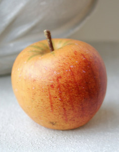 7236 304 a2 Декоративное яблоко, 7 см, желто-красное H-andreas 