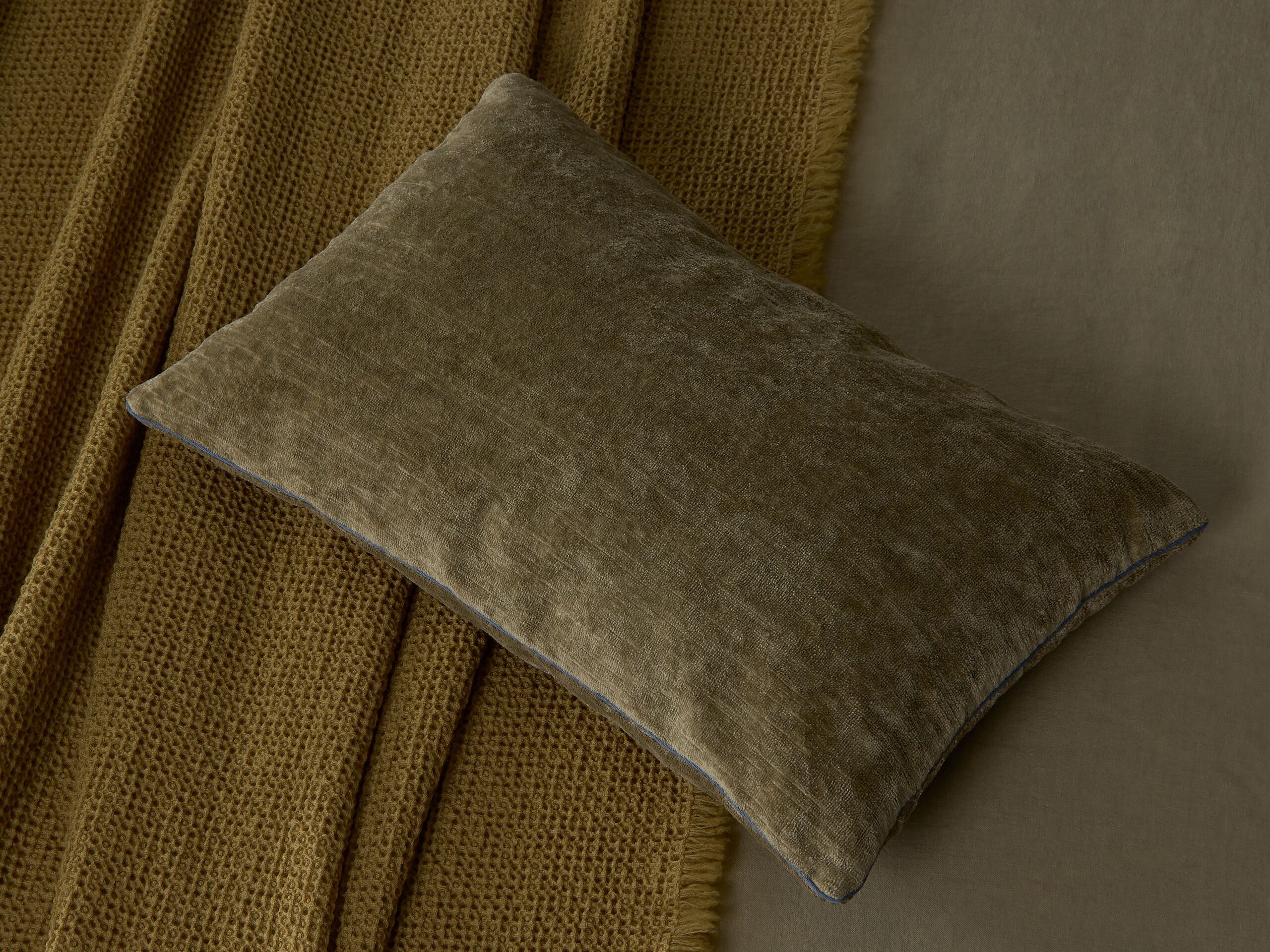 Прямоугольная подушка из ткани Society Limonta девиз ARCH-00017652