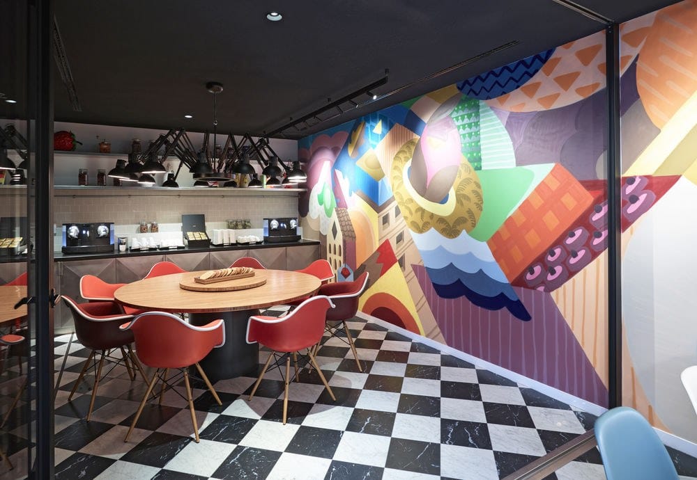 Мягкий тканевый стул с подлокотниками VITRA Eames Plastic Chair ARCH-00061576 - Вид №6