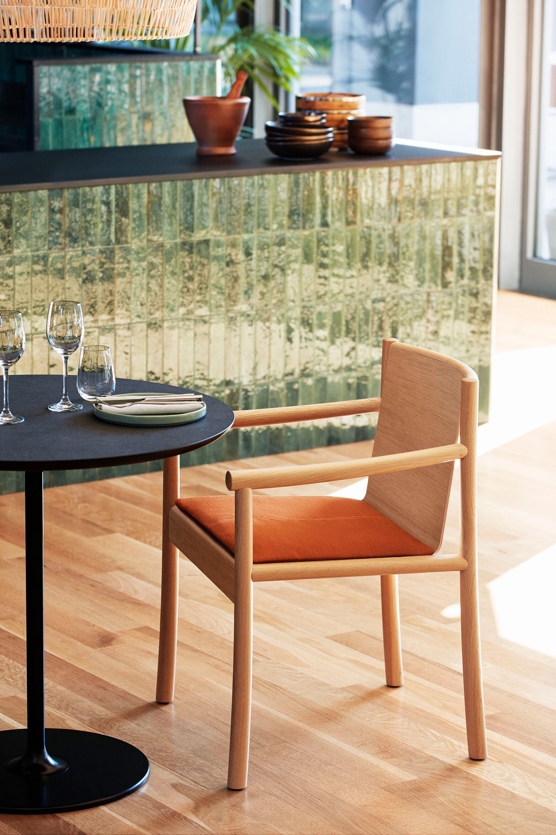 Деревянный стул с подлокотниками Arper Ката ARCH-00070470 - Вид №1