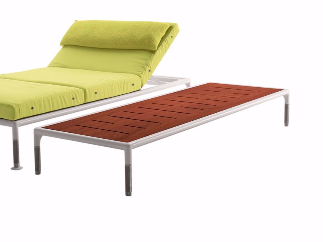 Журнальный столик из красного дерева B&B Italia Outdoor весна ARCH-00073488