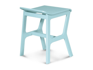 Деревянный низкий стул