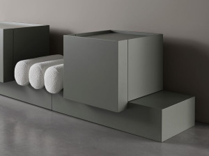 Секционный деревянный шкаф