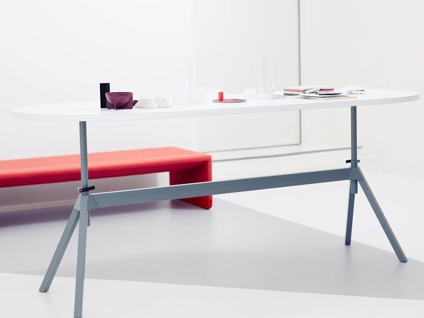 Стол для совещаний с регулируемой высотой COR Level ARCH-00116733 - Вид №1