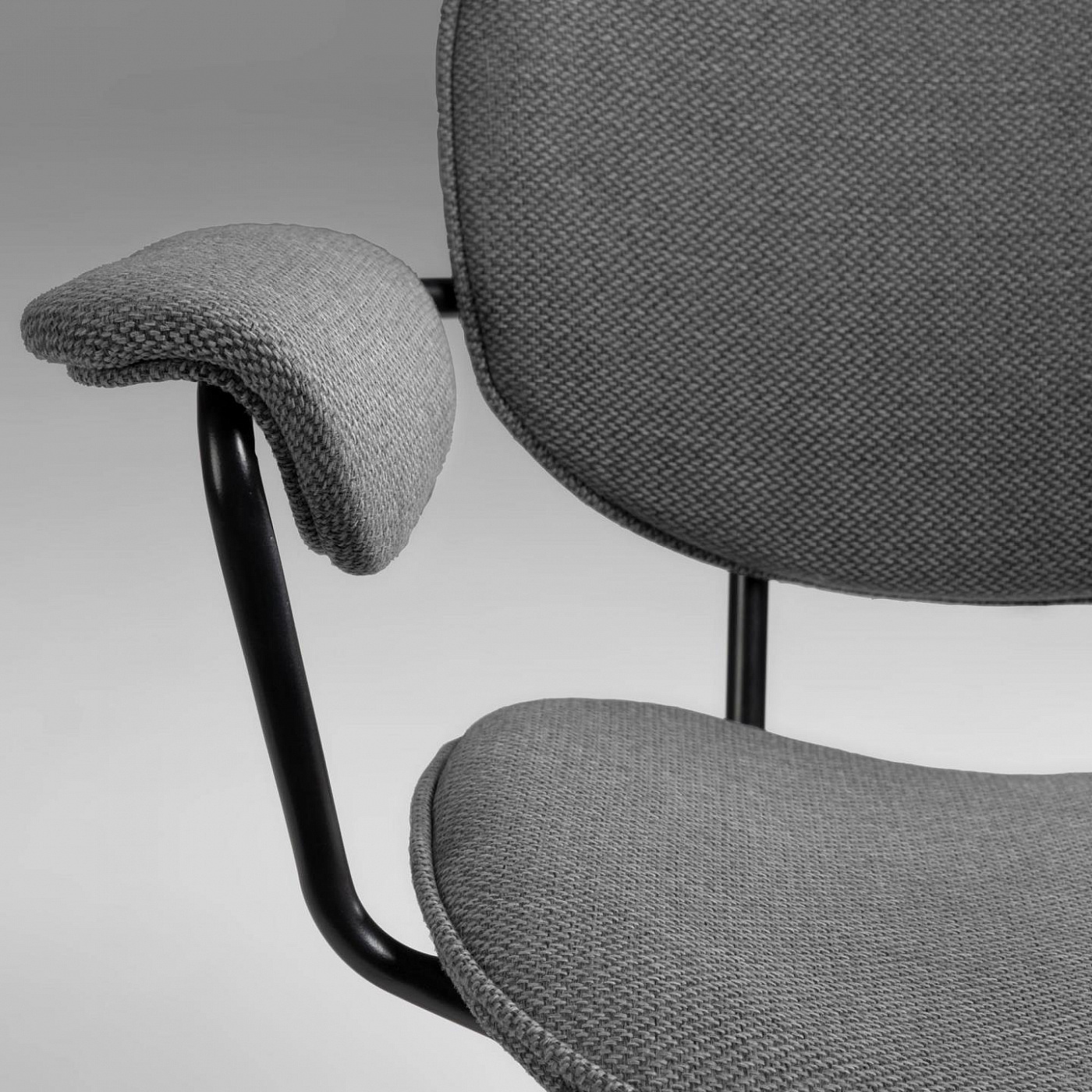 082484 Стул светло-серый La Forma Naiquen  - Вид №1