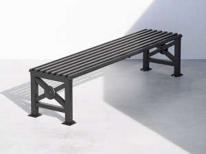 Металлическая скамья без спинки