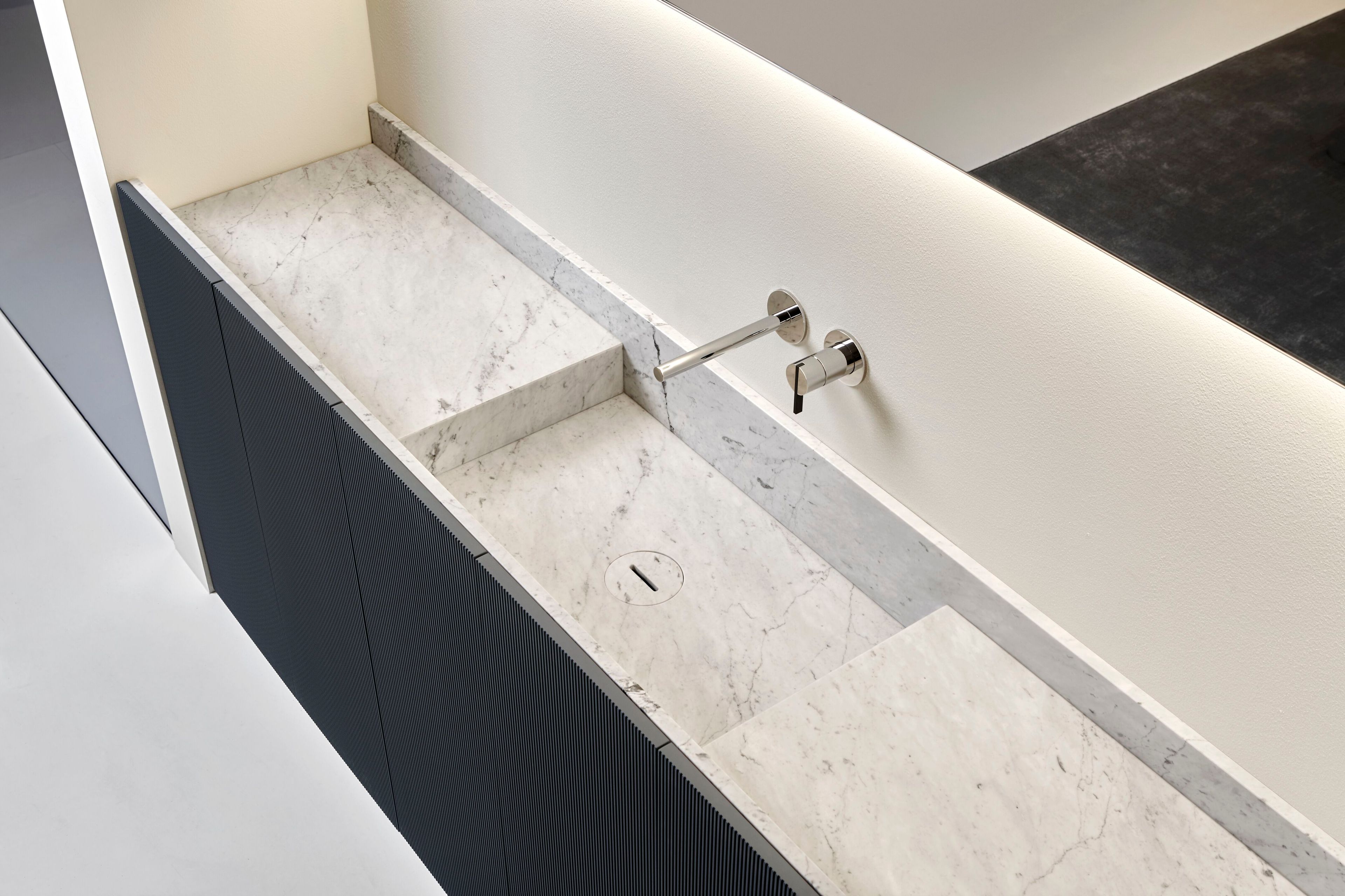 Подвесной прямоугольный умывальник из каррарского мрамора с столешницей Antoniolupi STREET ARCH-00080601 - Вид №1