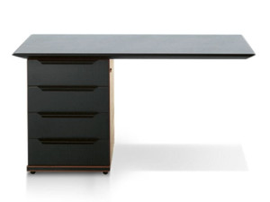 Офисный комод с кожаной обивкой