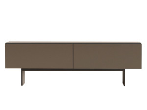 Деревянный шкаф с распашными дверями