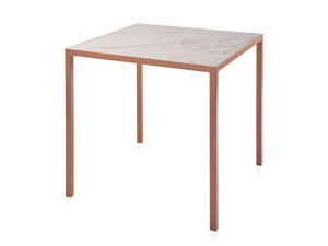 Квадратный стол